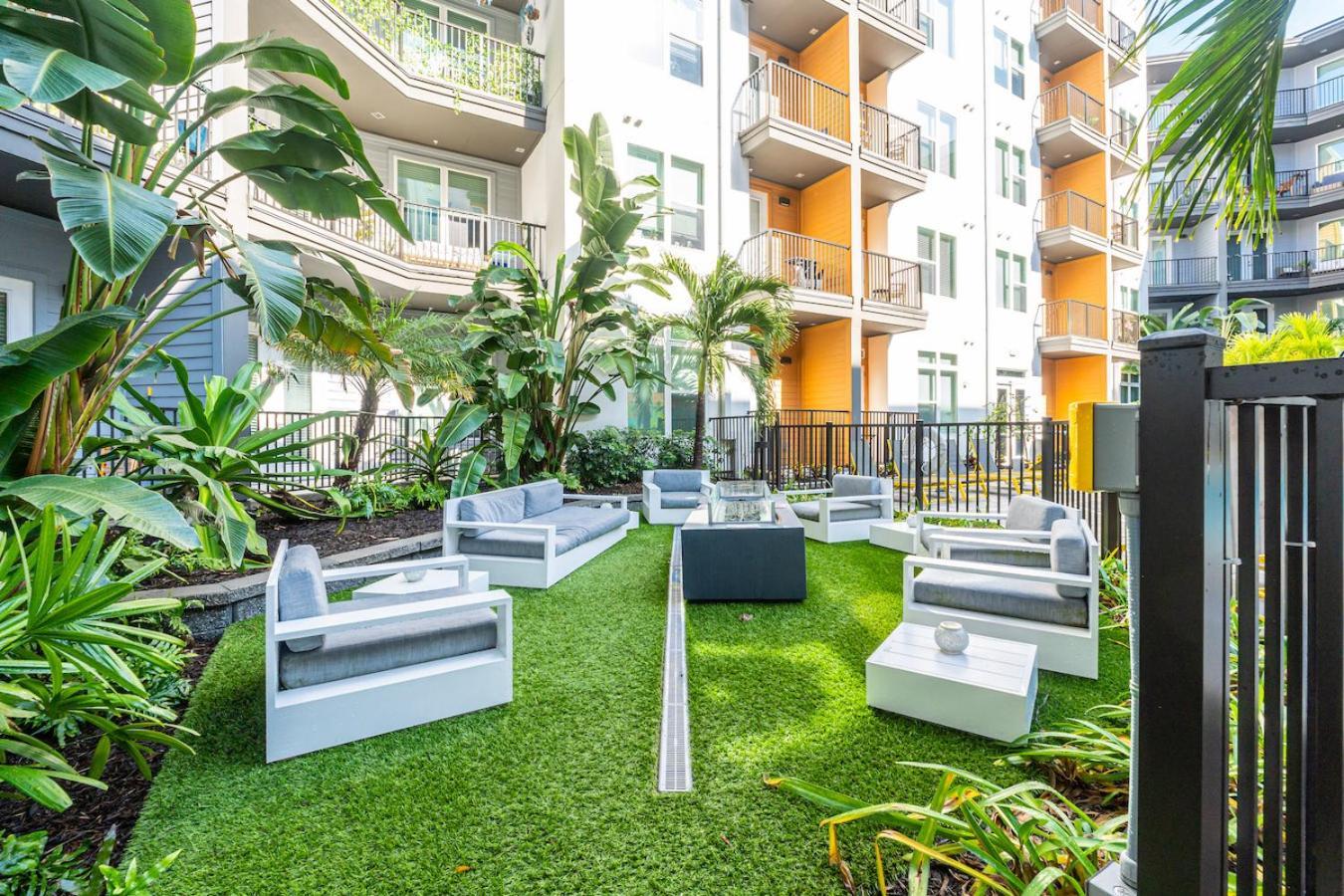 Ferienwohnung Tropical Field 1 Bed In Downtown With Free Parking Sankt Petersburg Exterior foto