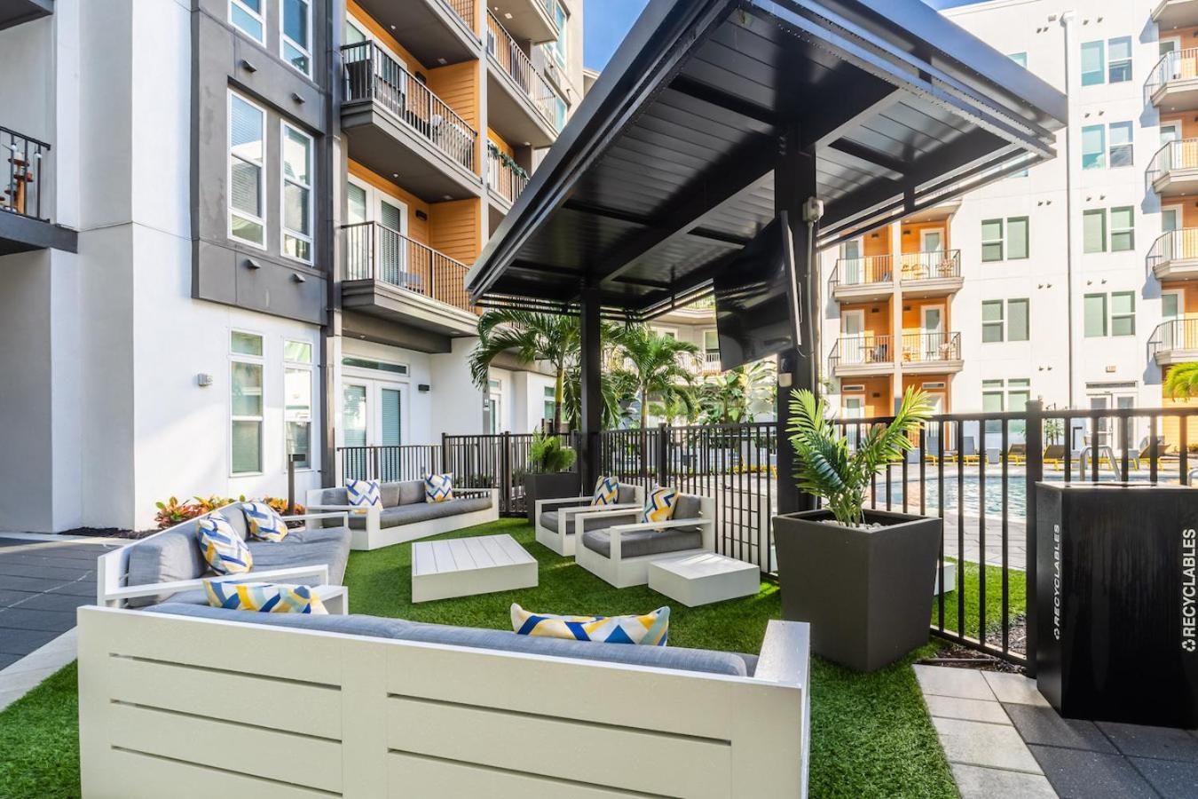 Ferienwohnung Tropical Field 1 Bed In Downtown With Free Parking Sankt Petersburg Exterior foto