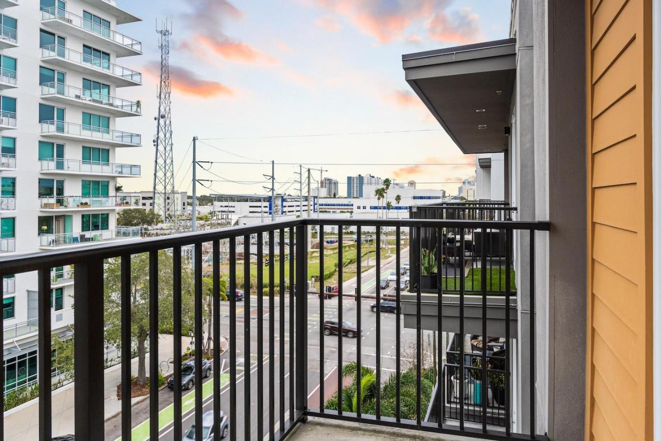 Ferienwohnung Tropical Field 1 Bed In Downtown With Free Parking Sankt Petersburg Exterior foto