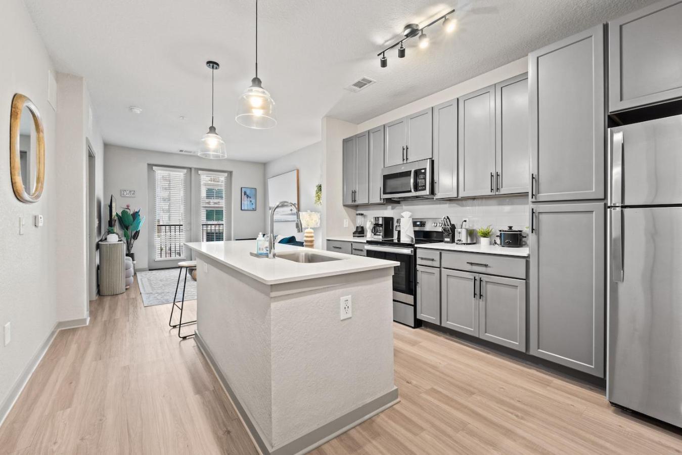 Ferienwohnung Tropical Field 1 Bed In Downtown With Free Parking Sankt Petersburg Exterior foto